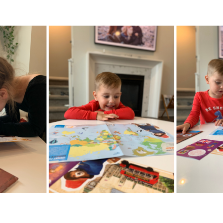 Les enfants de Brad, Grey et Bowen, avec leur toute première trousse des cartes postales de Paddington.